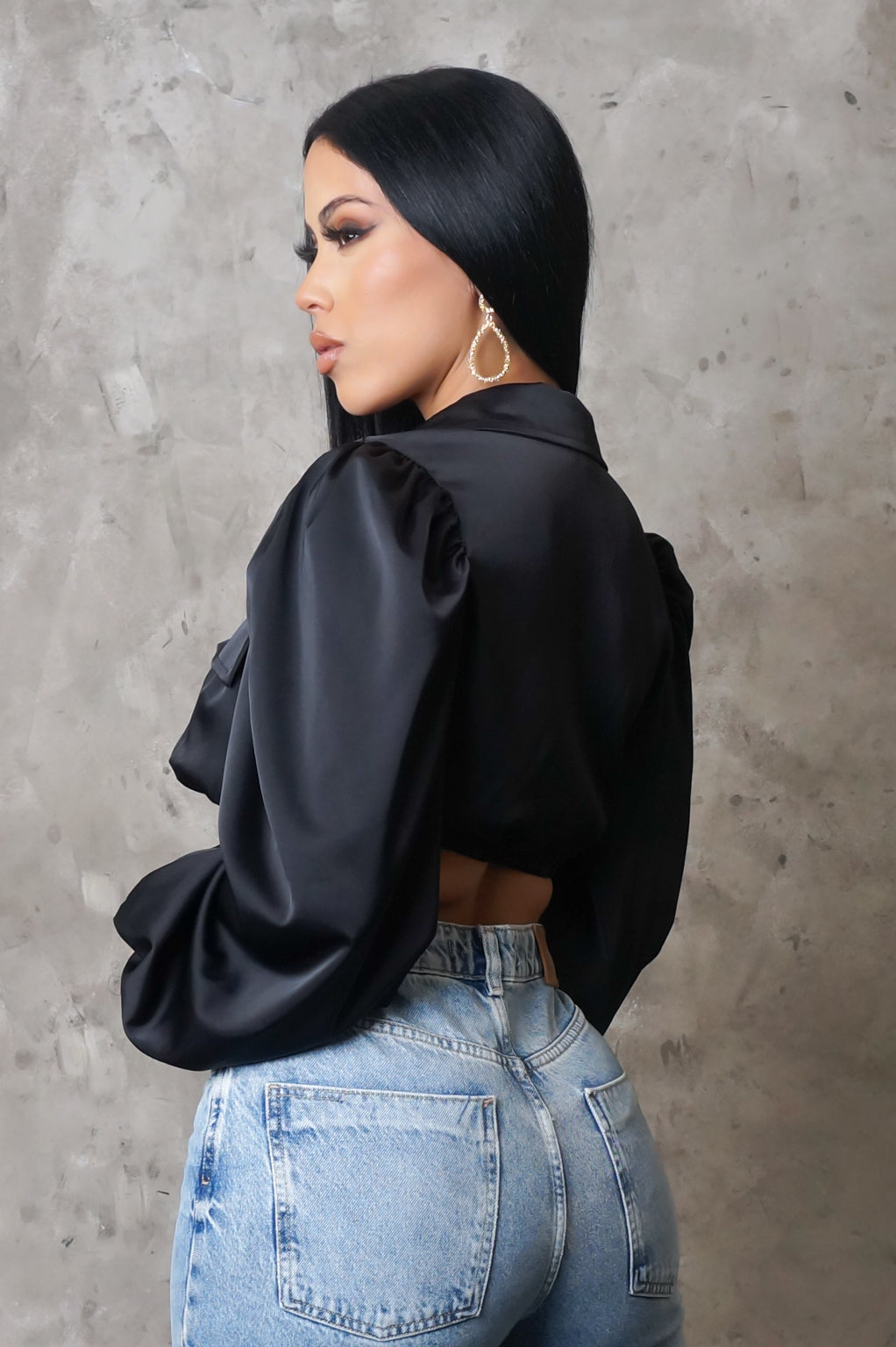 Undiscovered Crop Top - Black