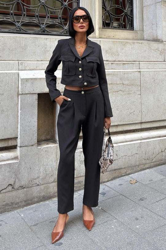Structured Blazer & Pants Set – Women’s Modern Business Outfit