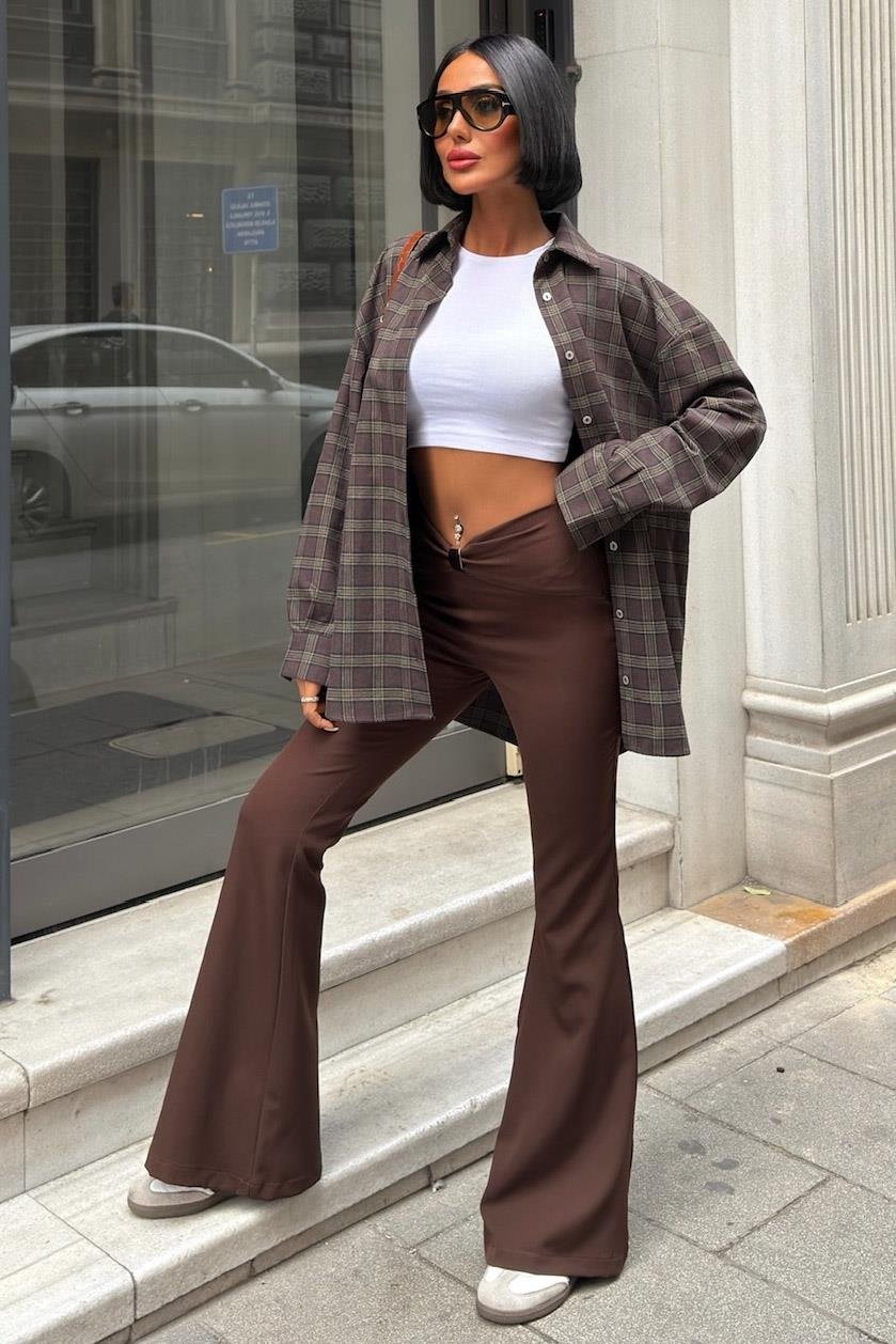 High-Waist Flared Pants with Front Clasp Detail – Elegant Double Fabric Trousers for Women