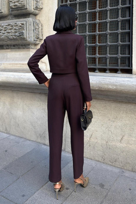 Structured Blazer & Pants Set – Women’s Modern Business Outfit